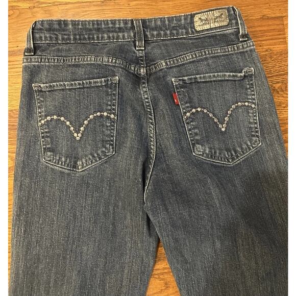 Levi’s Jeans Women Blue 30x32 Mid Rise Skinny Designs On Back Pockets - Picture 13 of 15